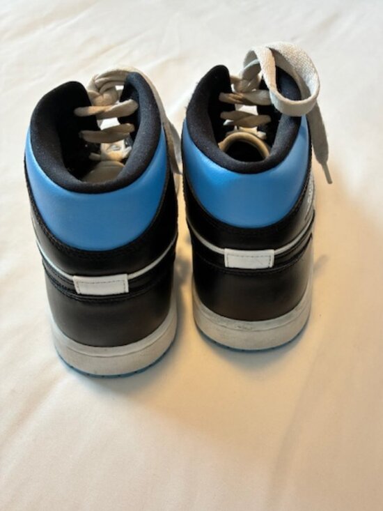Athletic_Shoes